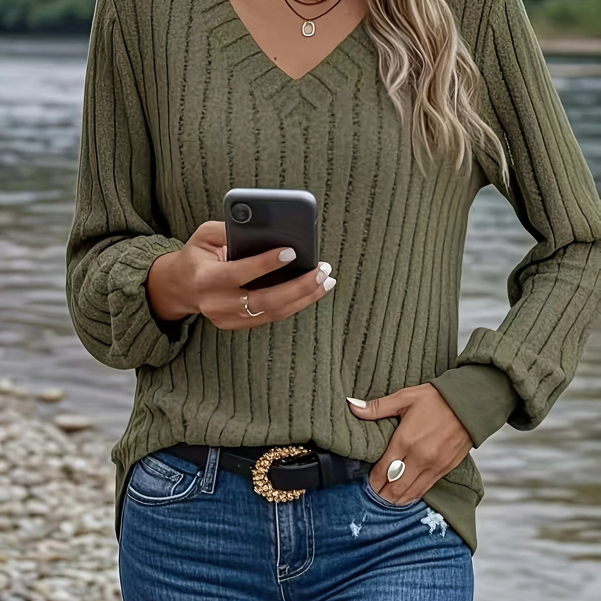 Ariana | Cozy V-Neck Sweater